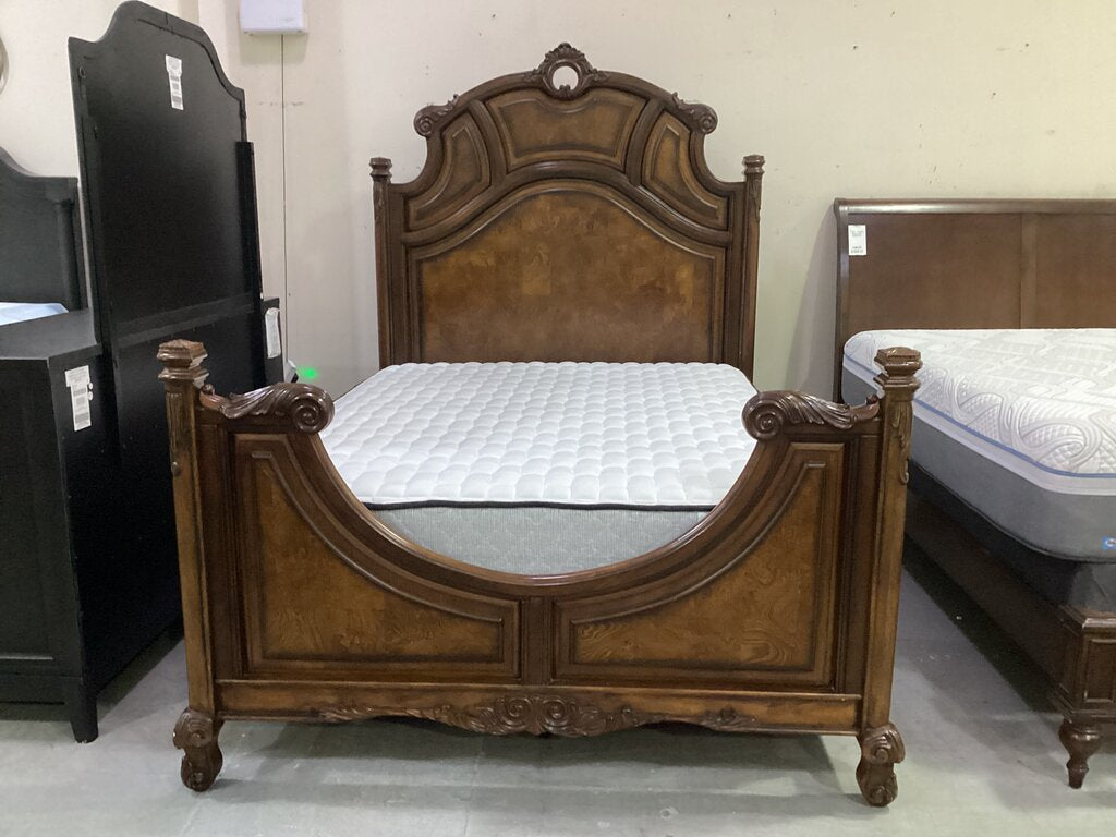 85325 - Wooden Queen Bedframe 65x89x78