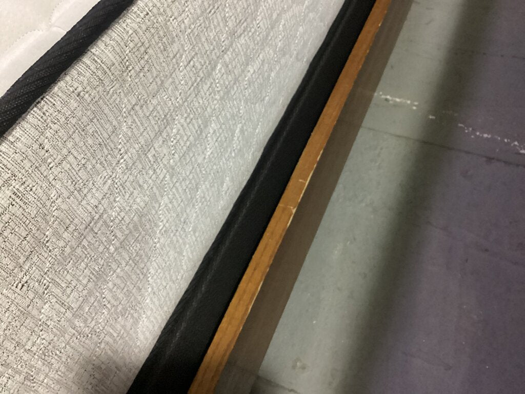 85325 - Wooden Queen Bedframe 65x89x78