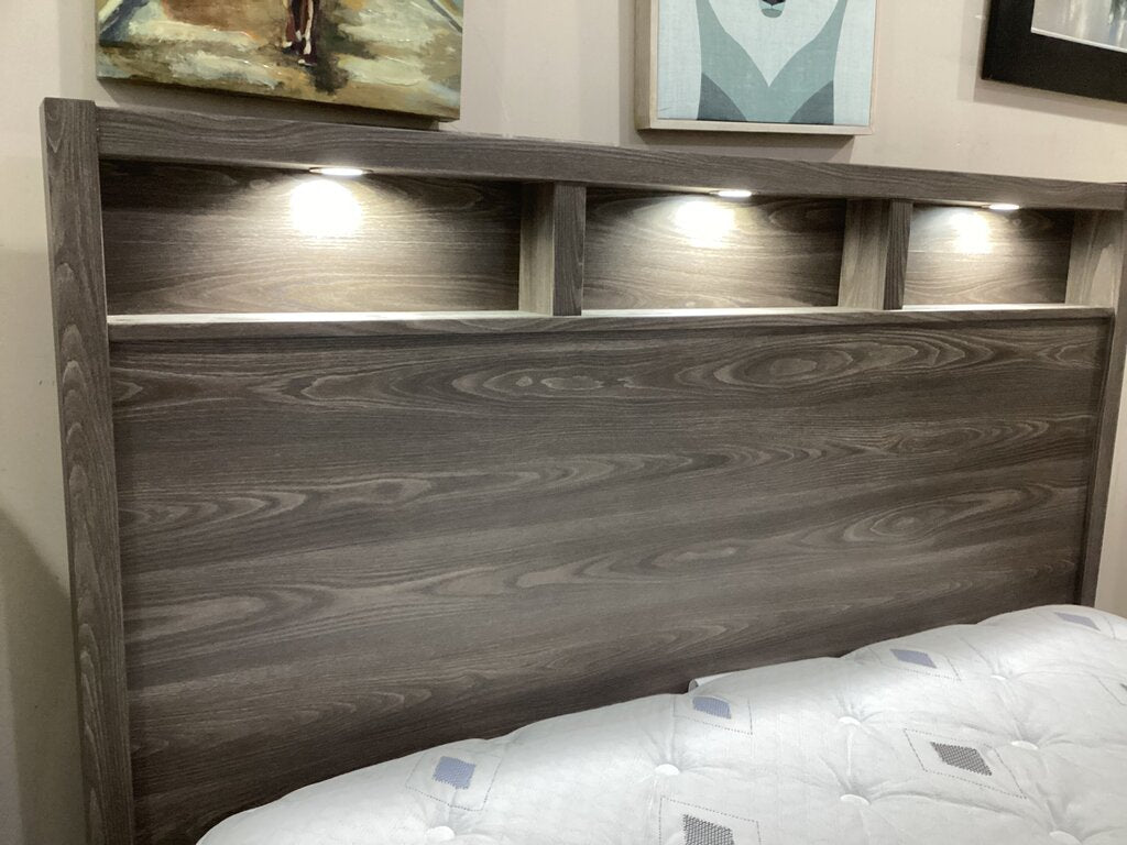 85328 - Evolution Queen Lighted Panel Bed 66x88x57