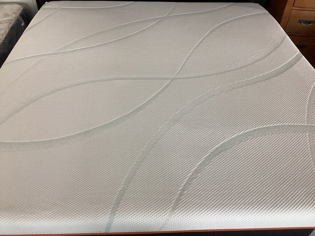 85351 - TempurPedic Luxe Adapt Firm 12in King Mattress