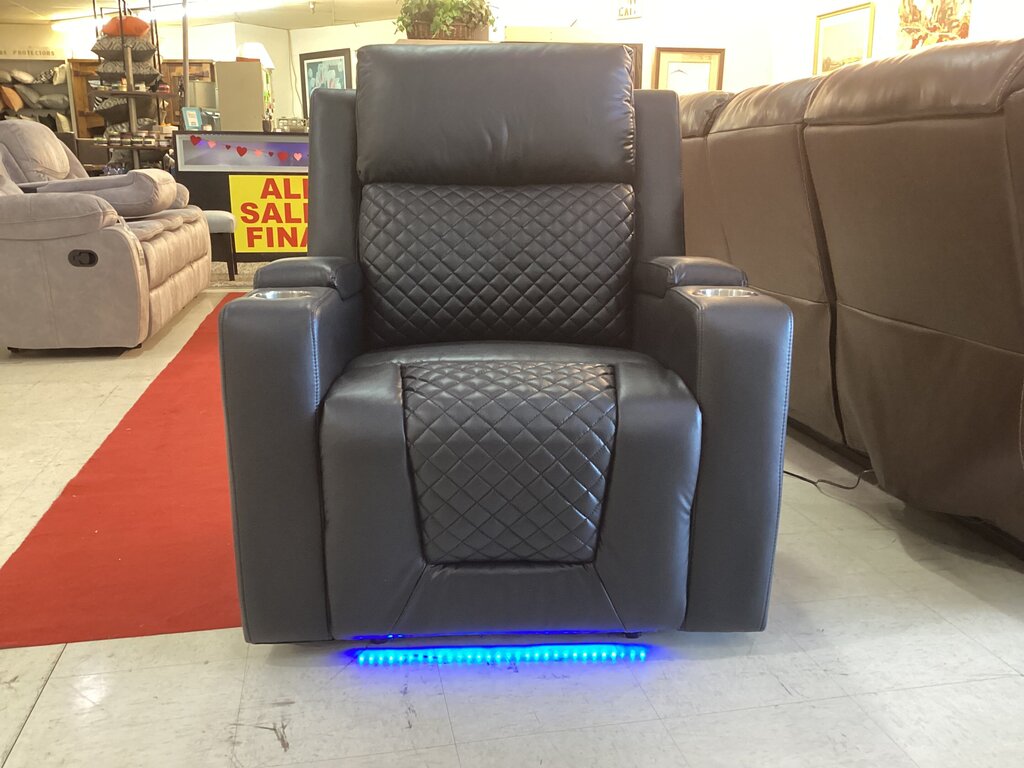 Boss Black NEW Power Recliner w/LED (697292)