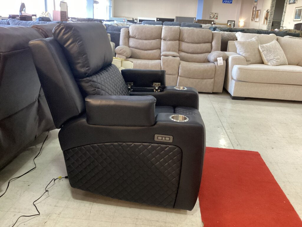 Boss Black NEW Power Recliner w/LED (697292)