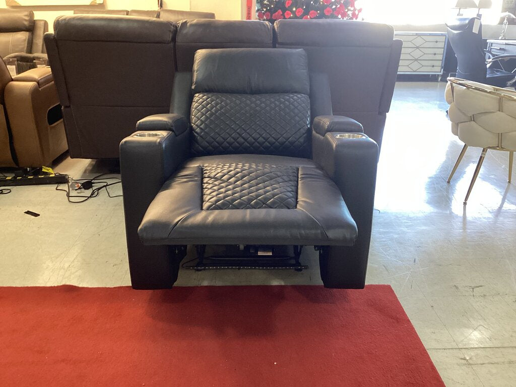 Boss Black NEW Power Recliner w/LED (697292)