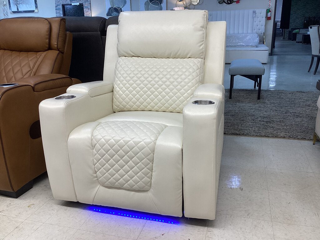 Boss White NEW Power Recliner w/LED (697192)