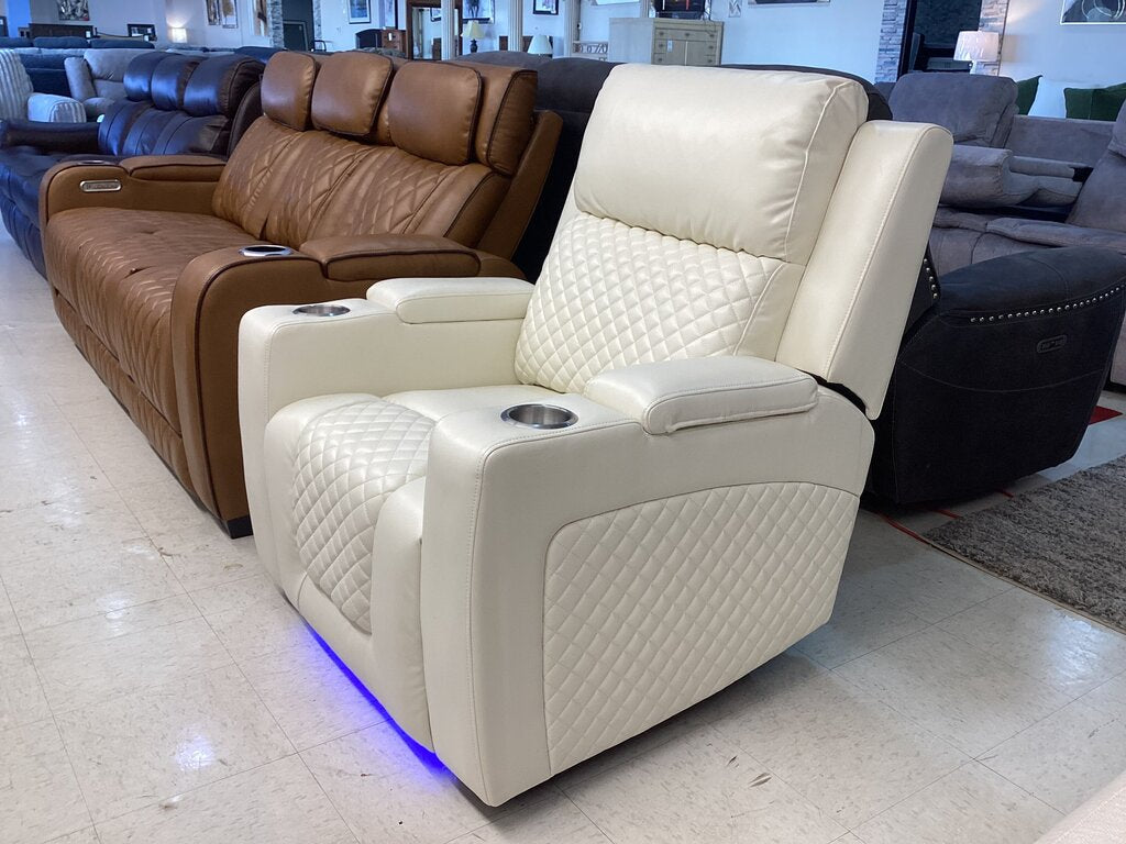 Boss White NEW Power Recliner w/LED (697192)