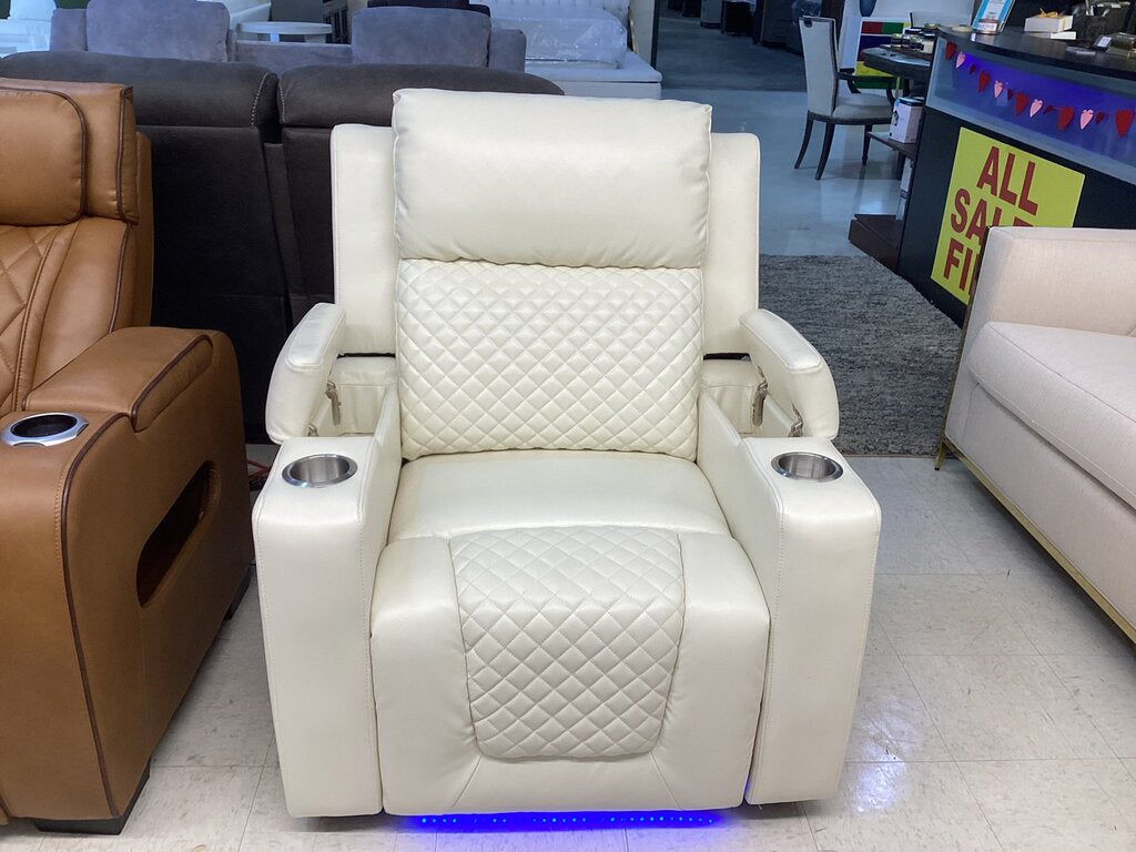 Boss White NEW Power Recliner w/LED (697192)
