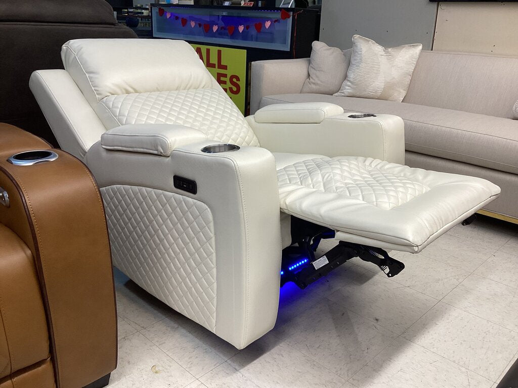 Boss White NEW Power Recliner w/LED (697192)