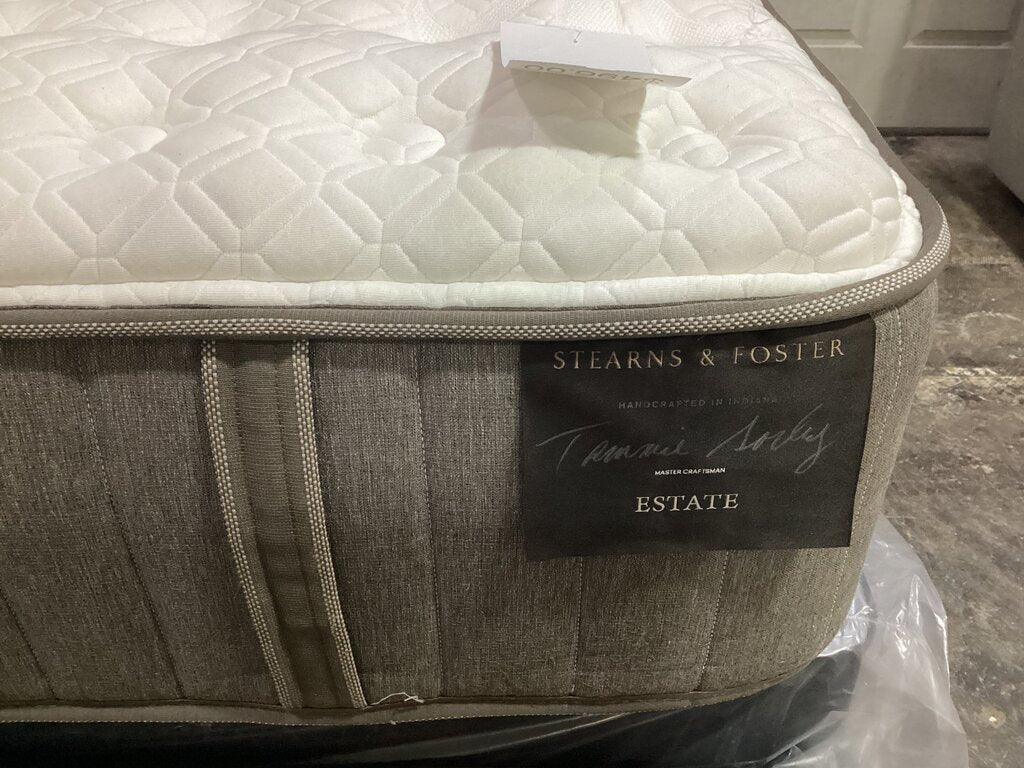 85098 - Stearns & Foster Luxury Firm Tight Top Queen Mattress