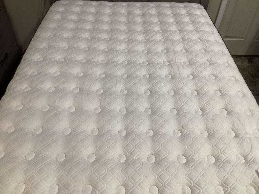 85098 - Stearns & Foster Luxury Firm Tight Top Queen Mattress