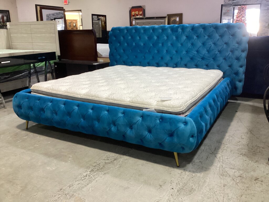 85365 - Moderno Blue King Bed Frame 82x95x48