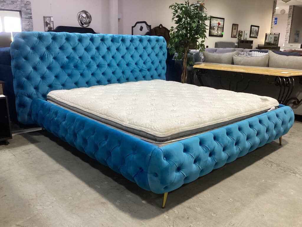 85365 - Moderno Blue King Bed Frame 82x95x48