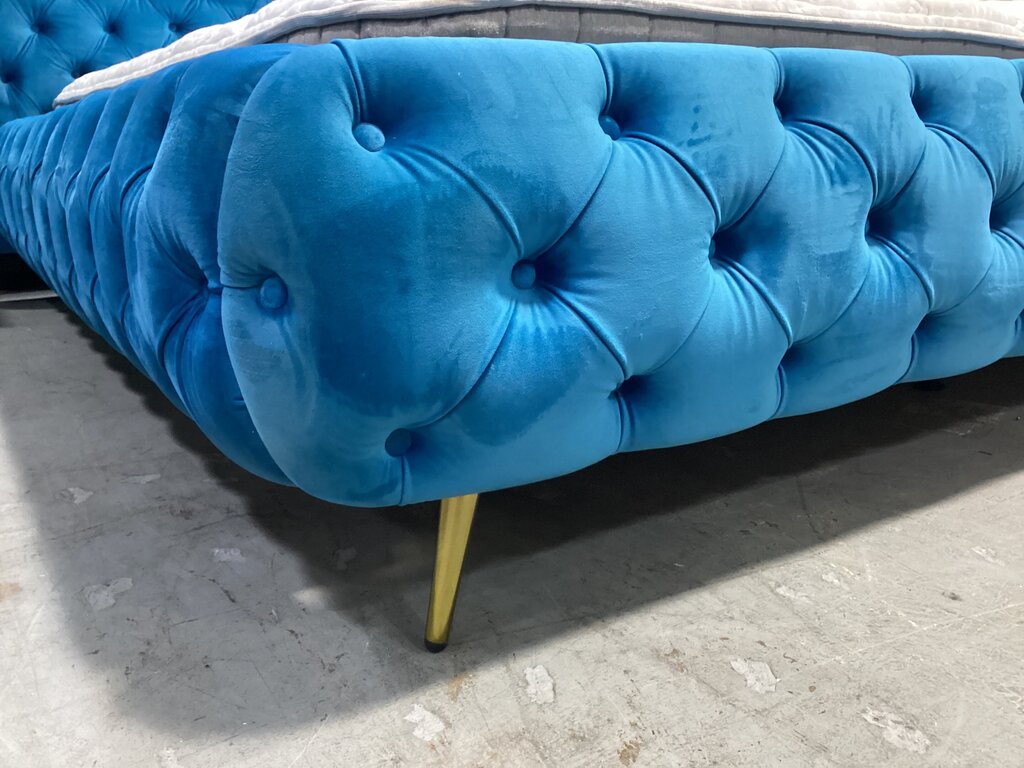 85365 - Moderno Blue King Bed Frame 82x95x48