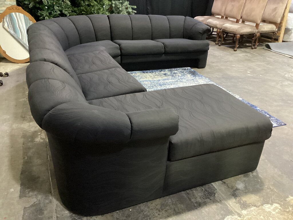 85521 - Carsons Black 4pc Sectional 134x107x30