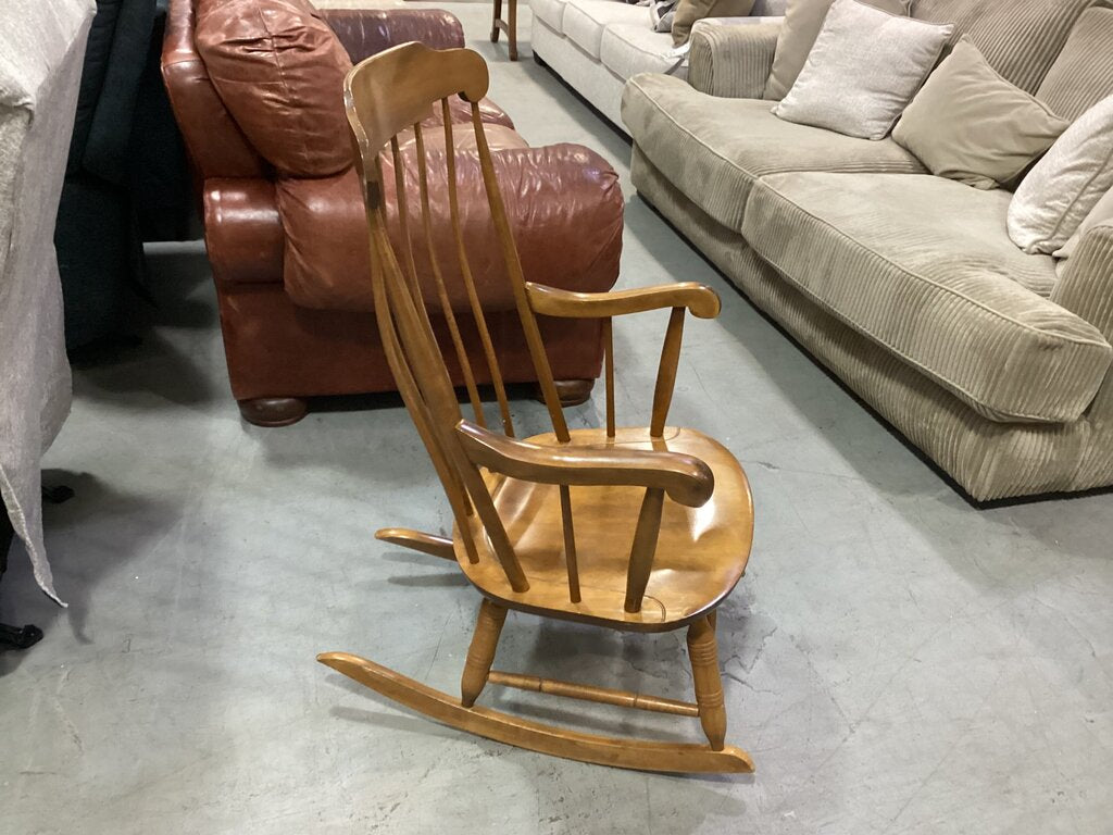 85520 - Nichols and Stone Wood Rocking Chair 24x29x40