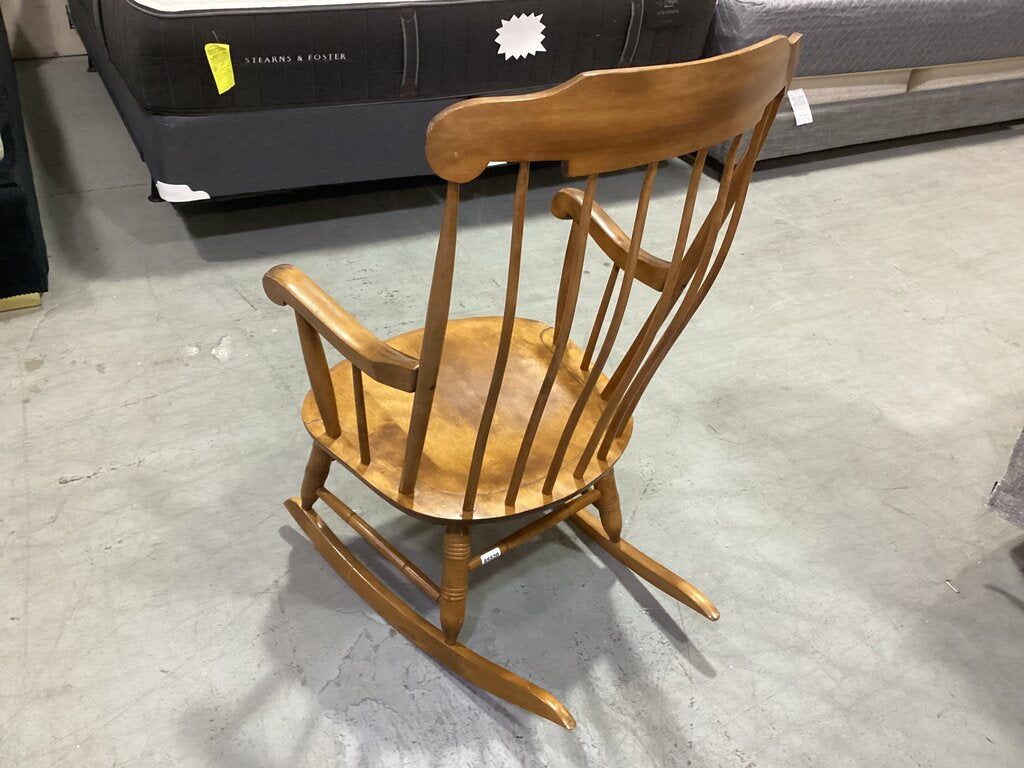 85520 - Nichols and Stone Wood Rocking Chair 24x29x40