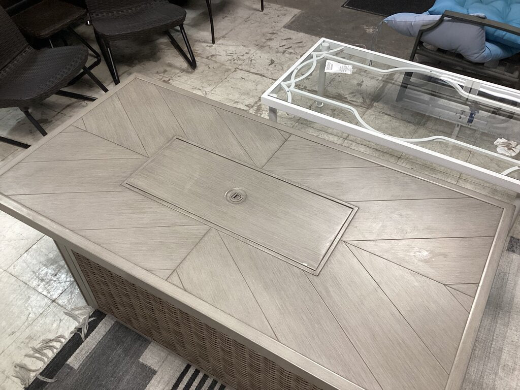 85406 - Ashley Beachcroft Propane Firepit 30x58x25