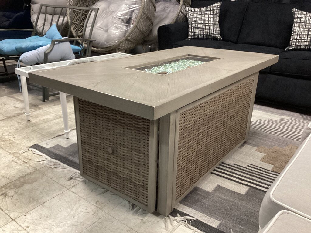 85406 - Ashley Beachcroft Propane Firepit 30x58x25