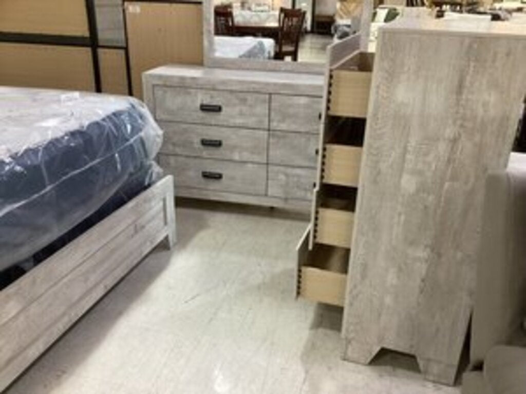 Millie White NEW Queen 4pc Bed Room Group (B9220-Q)