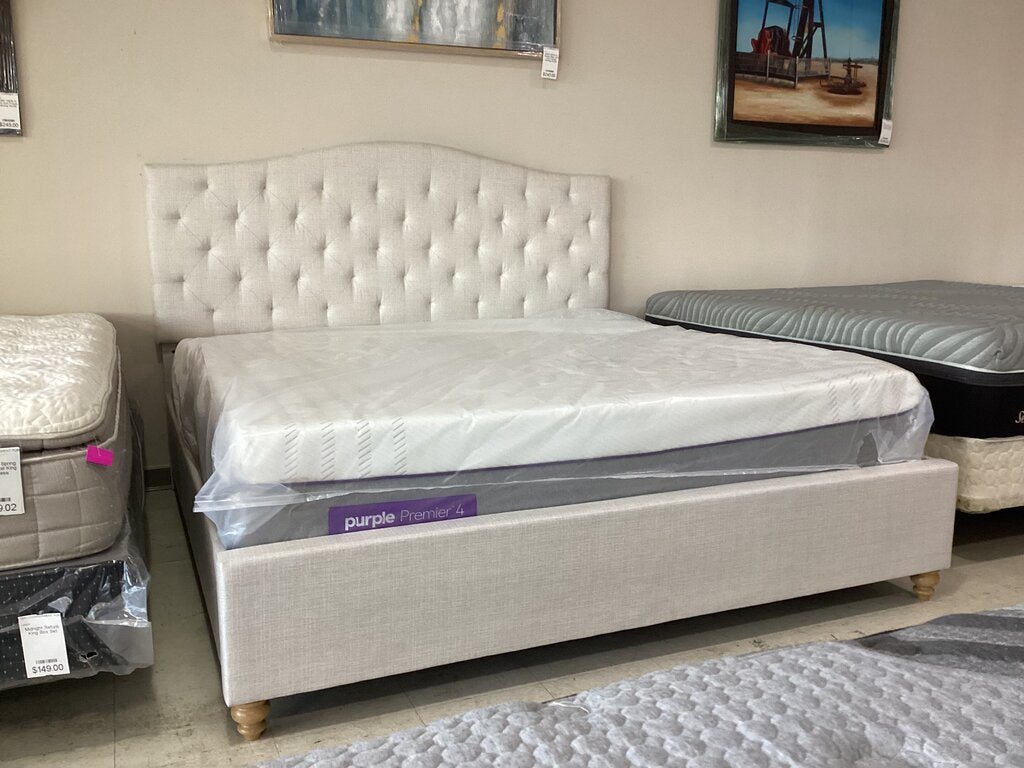 Diamond Tufted NEW King Platform Bed Frame 78x84x56 (CF9261)