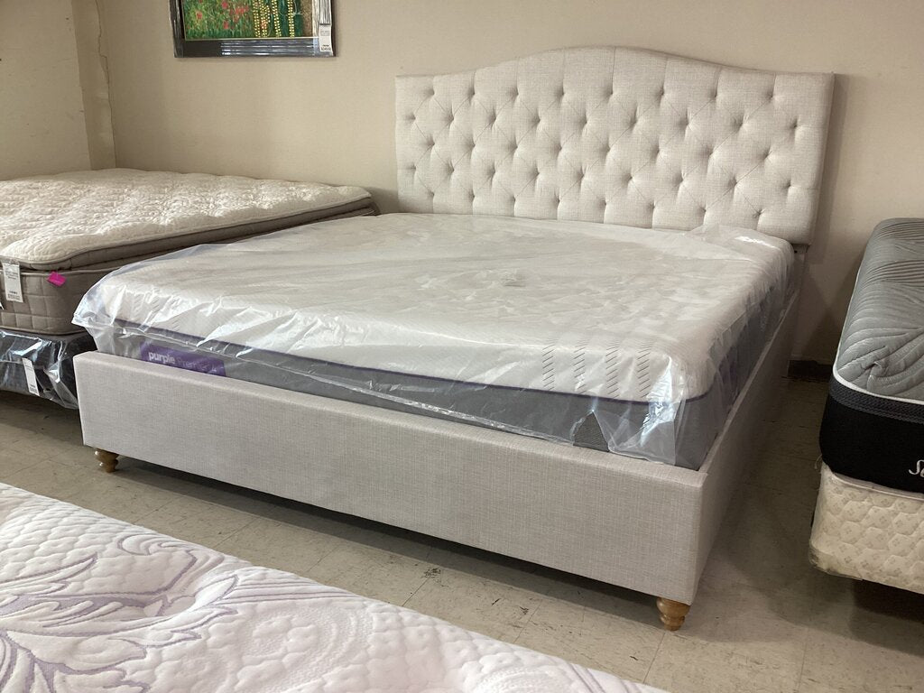 Diamond Tufted NEW King Platform Bed Frame 78x84x56 (CF9261)