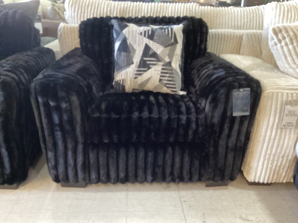 Lush Black NEW Chair 46x38x36 (7601)