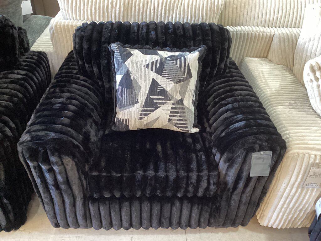 Lush Black NEW Chair 46x38x36 (7601)