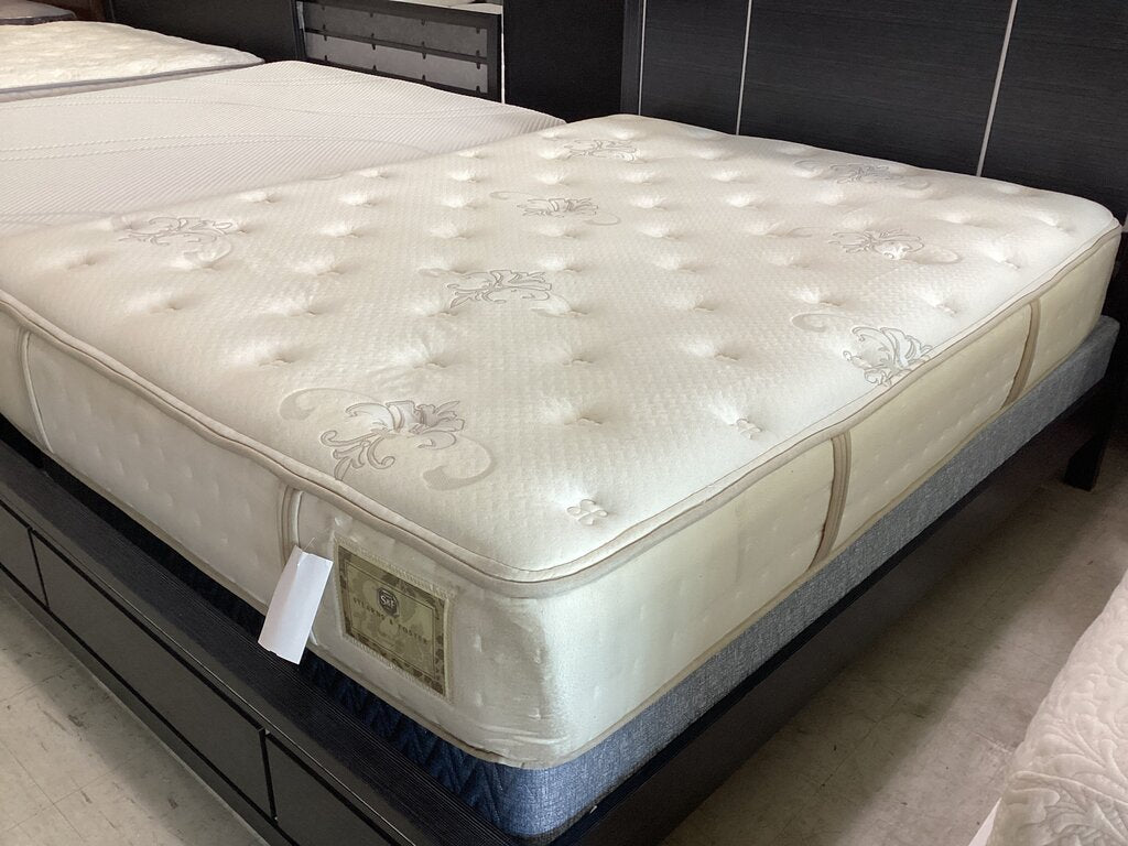 85534 - Stearns & Foster Queen Mattress