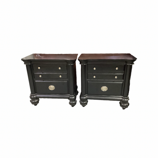 85564 - Klaussner Pair of Nightstands 28x18x28