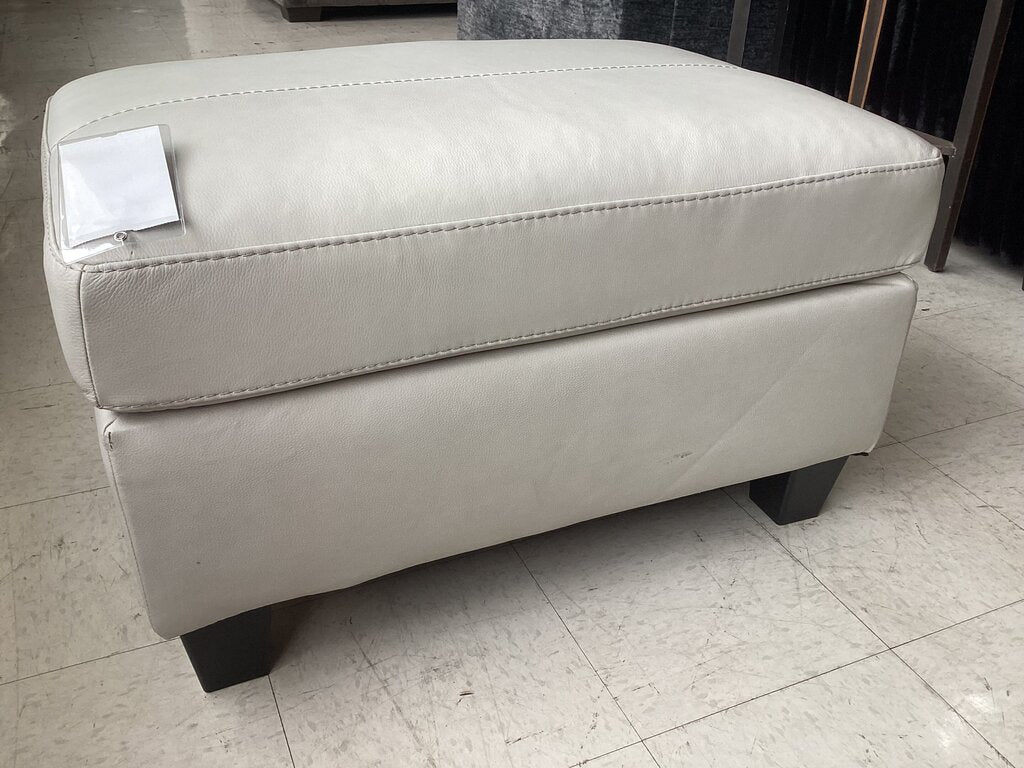 85598 - Ashley Geno Ottoman 33x23x19
