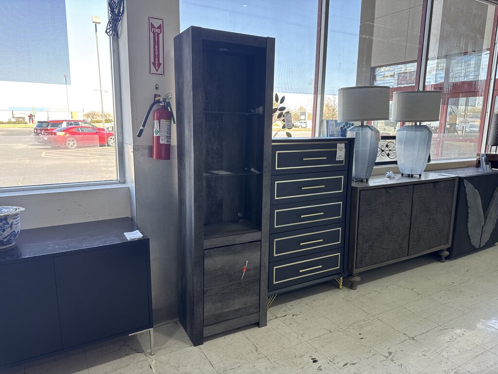 85597 Ashley Wynnloe Storage Bookcase 20x13x72