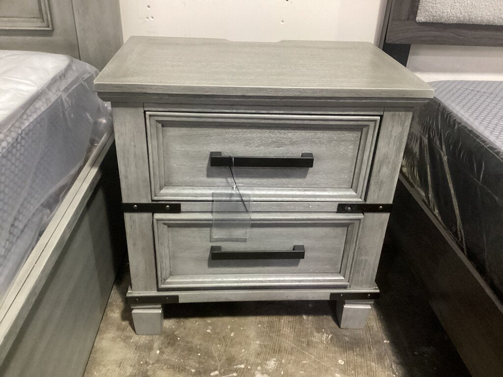 85626 - Ashley Russelyn Nightstand 26x18x29