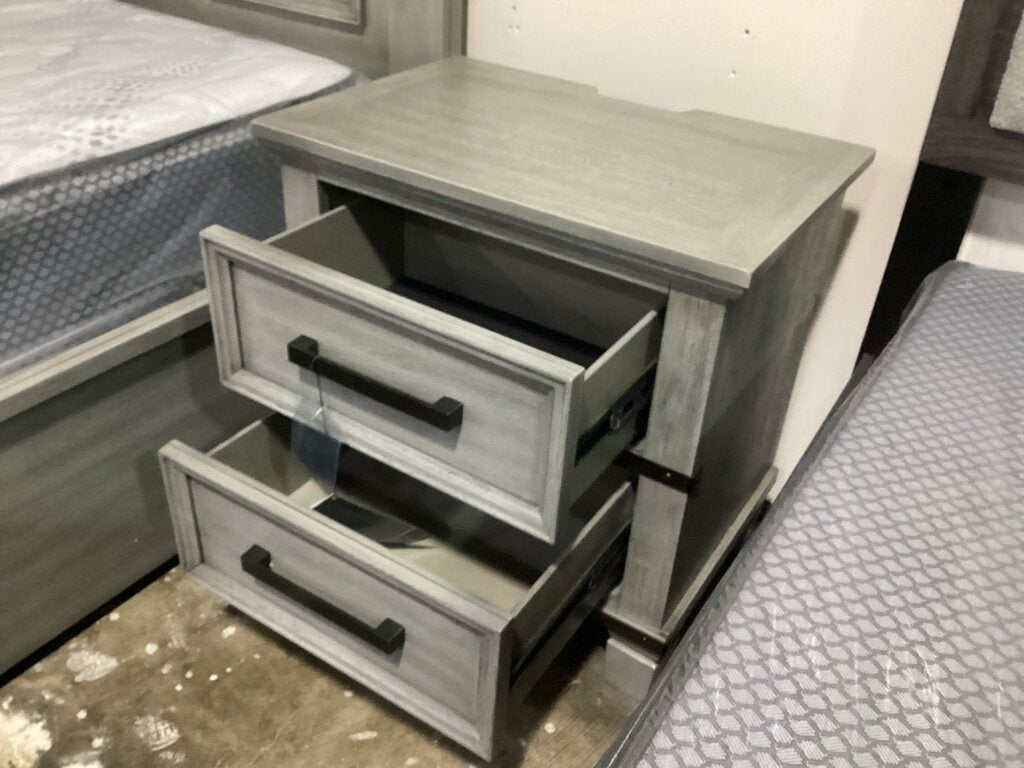 85626 - Ashley Russelyn Nightstand 26x18x29