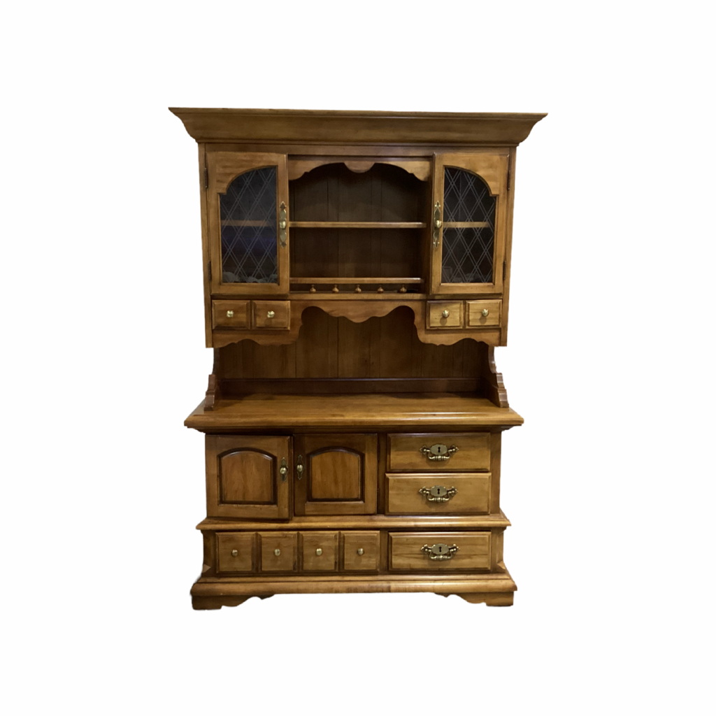 85656 - Thomasville Vintage 2pc Cabinet Hutch 56x20x83