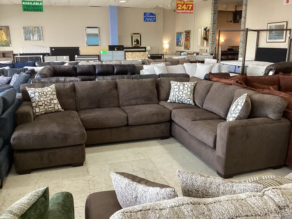 Greenland Brown NEW 2pc Sectional LSFC 135x100/64x39 (620/40)