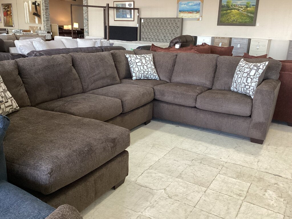 Greenland Brown NEW 2pc Sectional LSFC 135x100/64x39 (620/40)