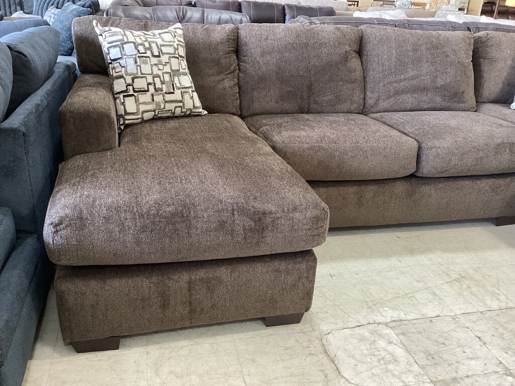 Greenland Brown NEW 2pc Sectional LSFC 135x100/64x39 (620/40)