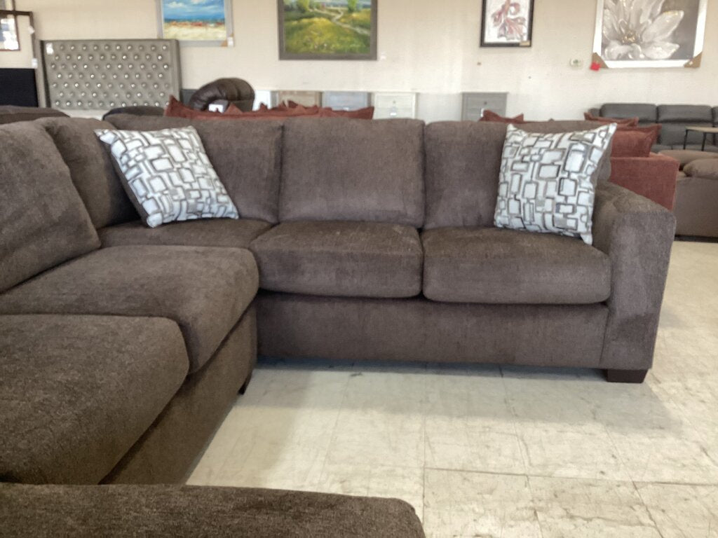 Greenland Brown NEW 2pc Sectional LSFC 135x100/64x39 (620/40)