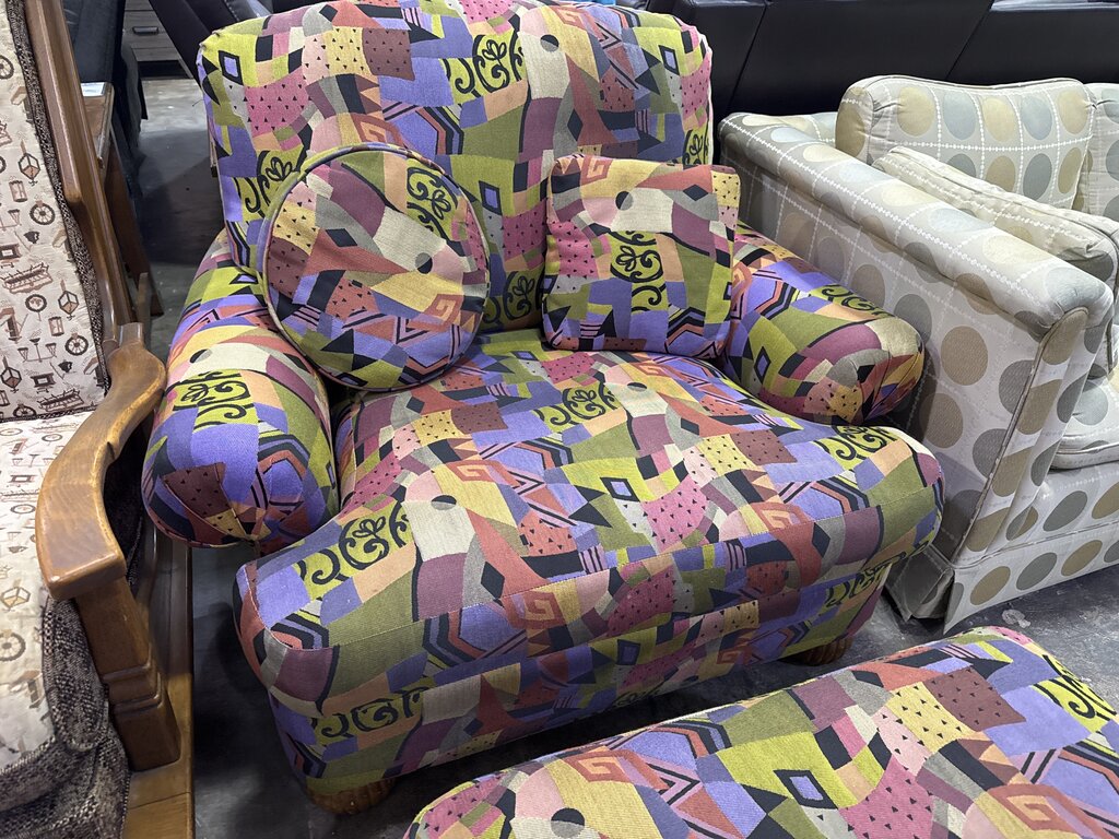 85646 - Post Modern Club Chair and Ottoman (c-43x36x33)(o-30x23x14) *Ai