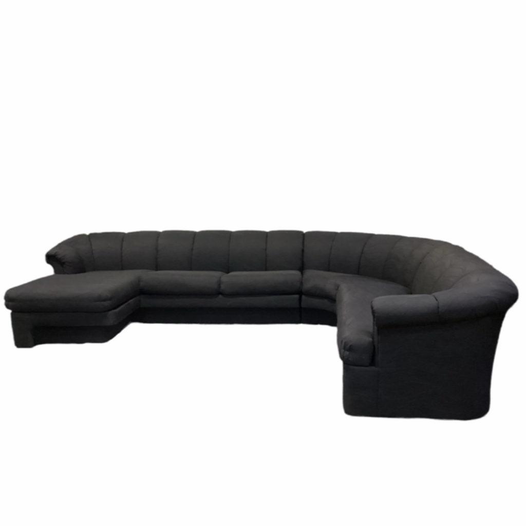 85521 - Carsons Black 4pc Sectional 134x107x30