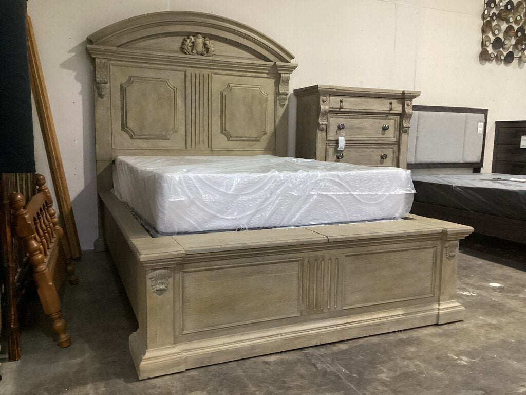 85710 - A.R.T. Chambers Arch Salvage Queen Bed Frame 71x96x82