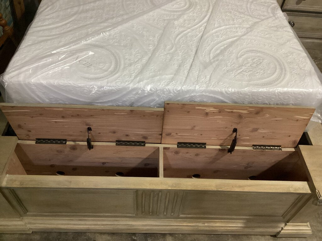 85710 - A.R.T. Chambers Arch Salvage Queen Bed Frame 71x96x82