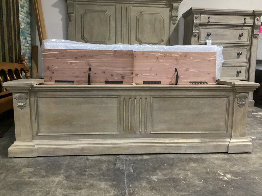 85710 - A.R.T. Chambers Arch Salvage Queen Bed Frame 71x96x82