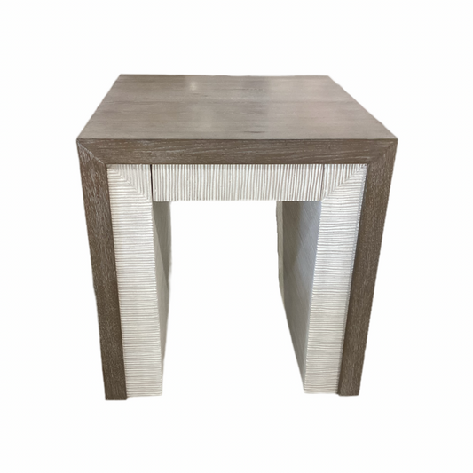 85707 - Hooker Skipper End Table 24x26x25