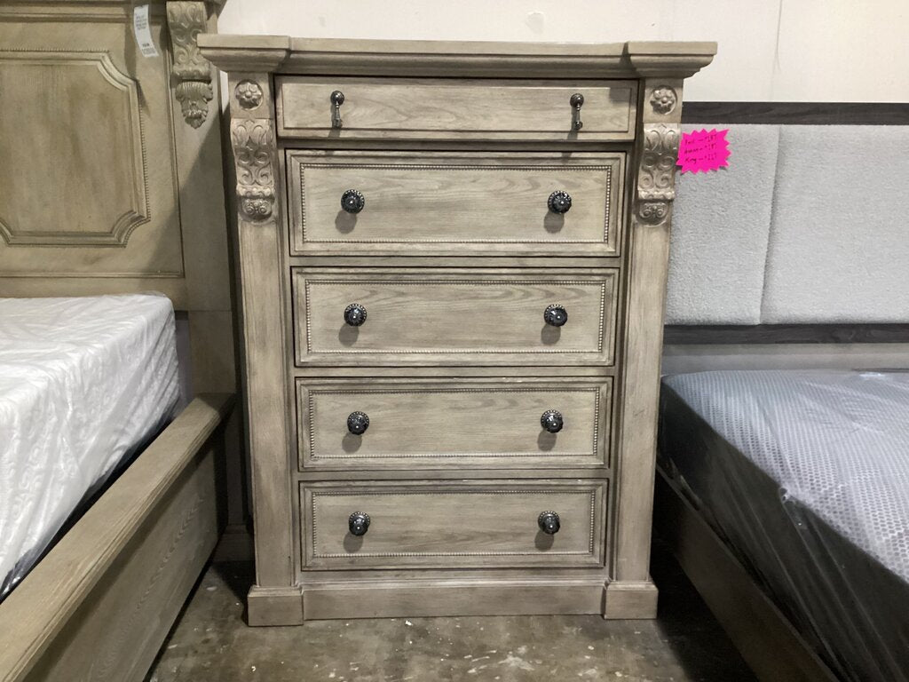 85709 - A.R.T. Jackson Arch Salvage Chest 46x20x59