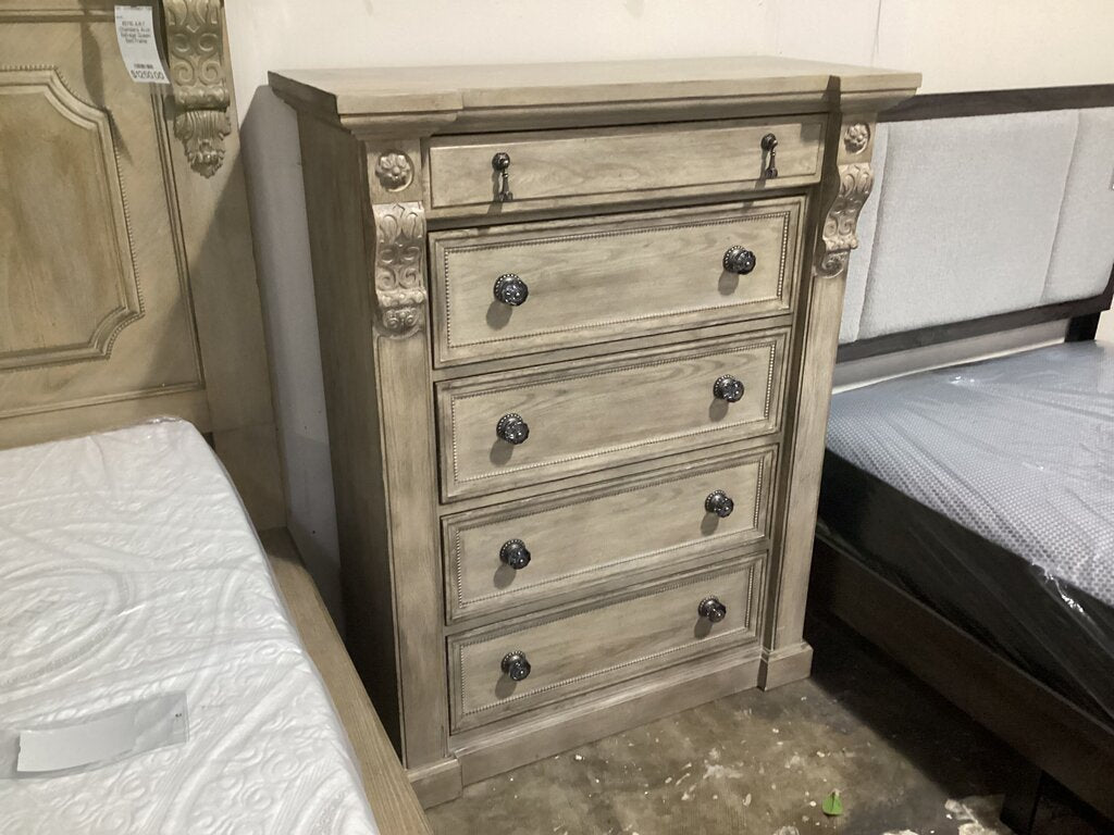 85709 - A.R.T. Jackson Arch Salvage Chest 46x20x59