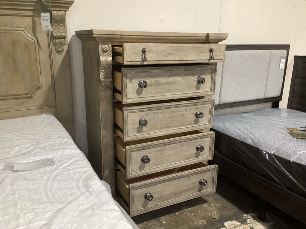 85709 - A.R.T. Jackson Arch Salvage Chest 46x20x59