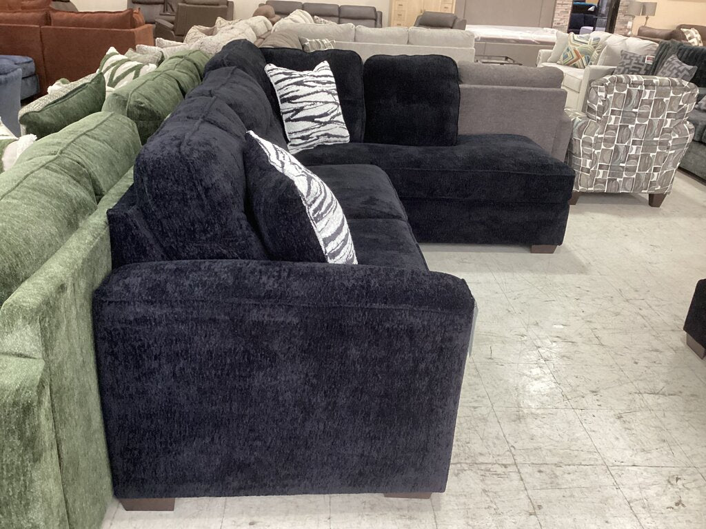 Torrey Black NEW Sectional 114x81x40 (32521/13-3035)