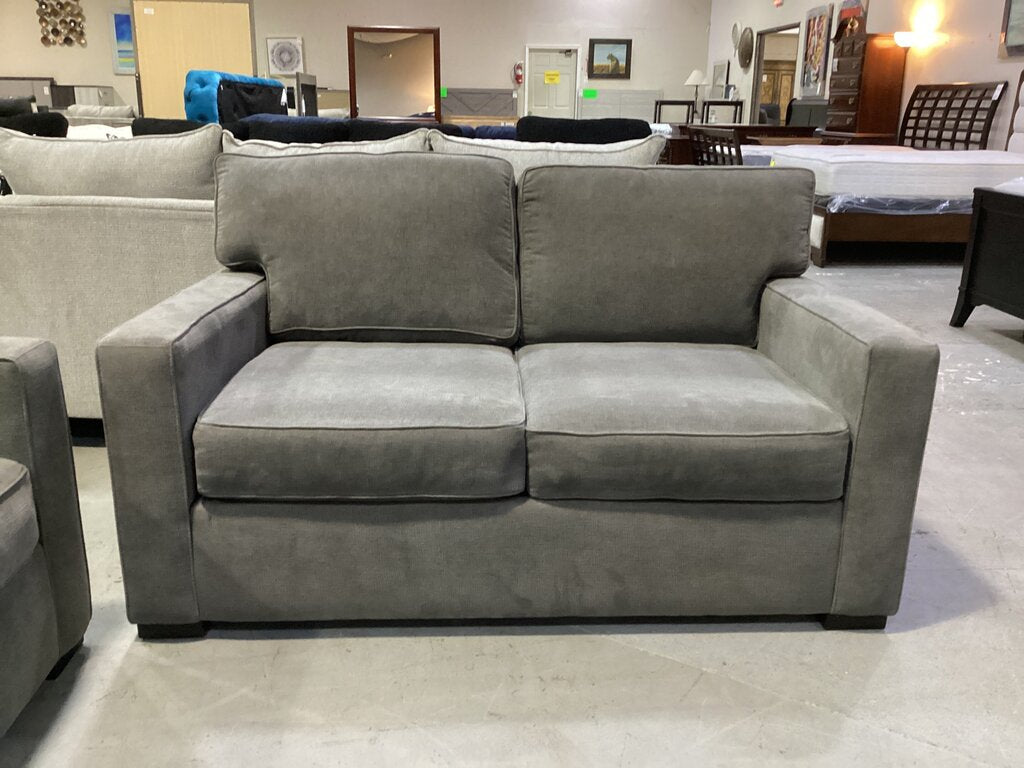 85770 - Jonathan Louis Radley Sofa and Loveseat (86x38x35)(61x38x35)
