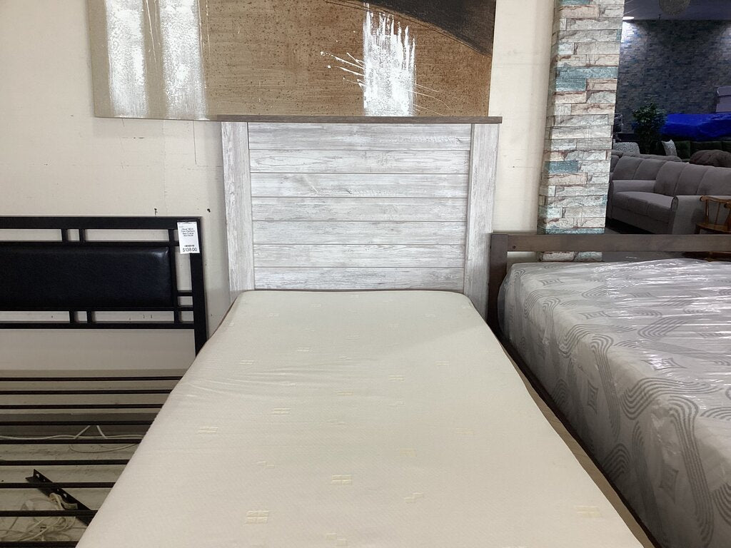 85605 - Ashley Willowton Twin Headboard 42x3x54