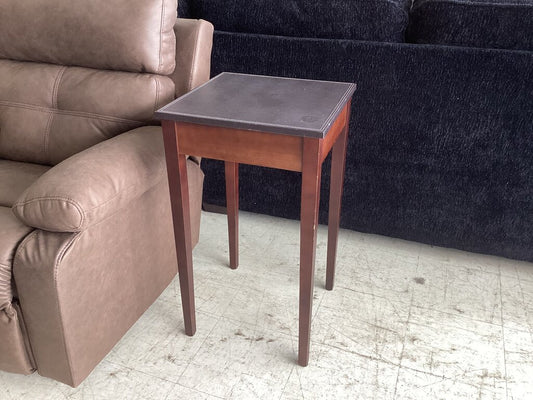85571 Square End Table 18x18x31